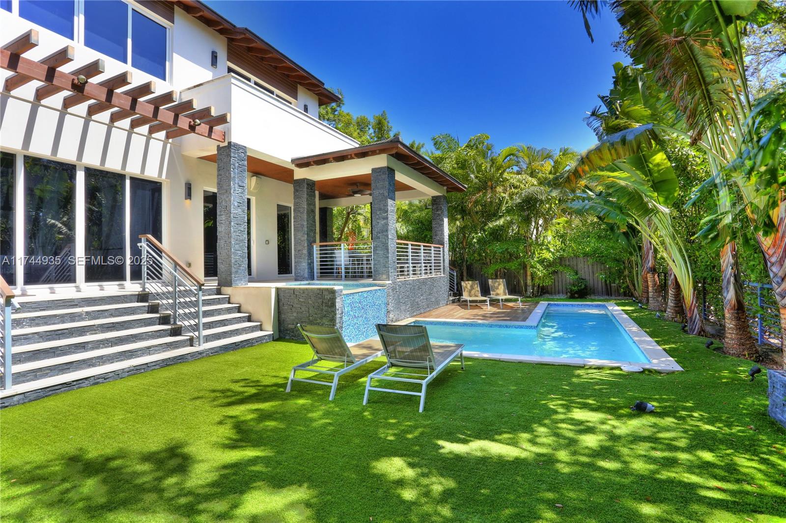 573 Warren Lane Key Biscayne, FL 33149 - Photo 31 of 35 Photo 31