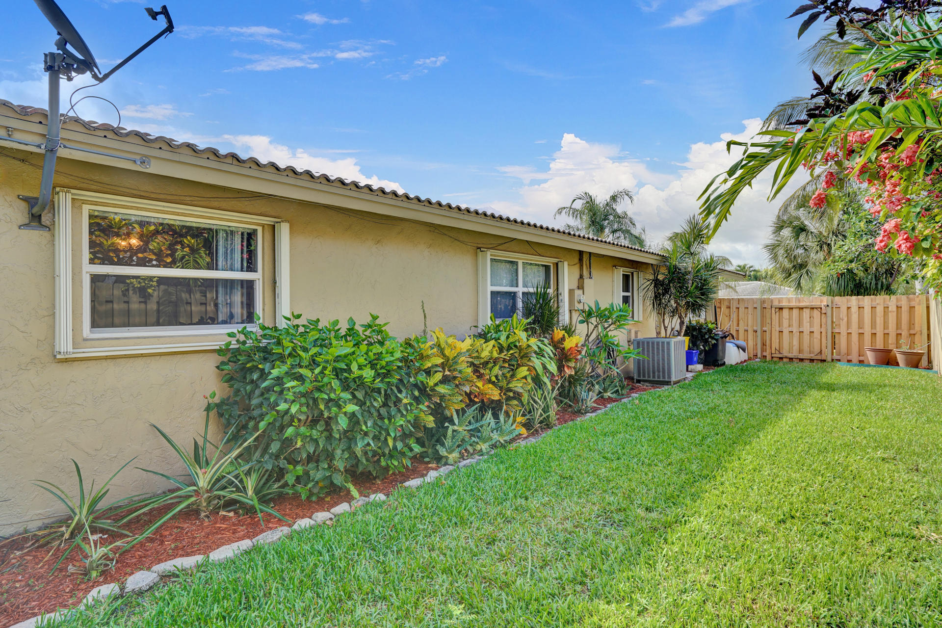 1521 Southwest 13th Drive Boca Raton, FL 33486 - Photo 4 of 45 DSC01939