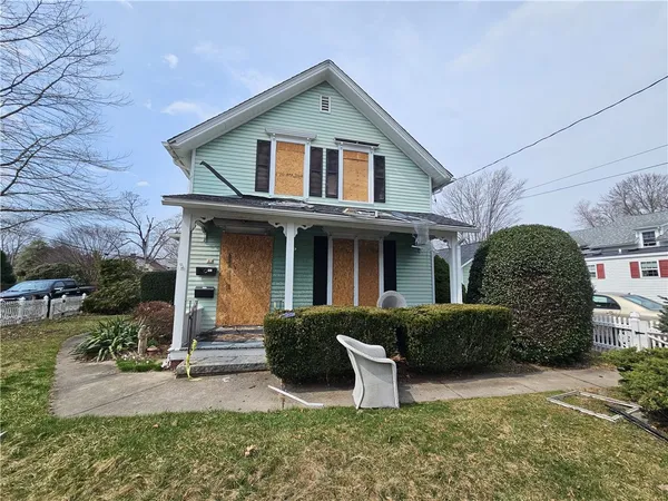 $200,000 | 354 Woodruff Avenue, South Kingstown, RI 02879