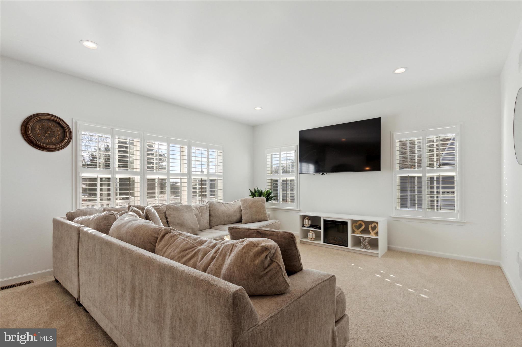 2136 Prout Farm Road Pottstown, PA 19464 - Photo 3 of 25 Gallery Image 3