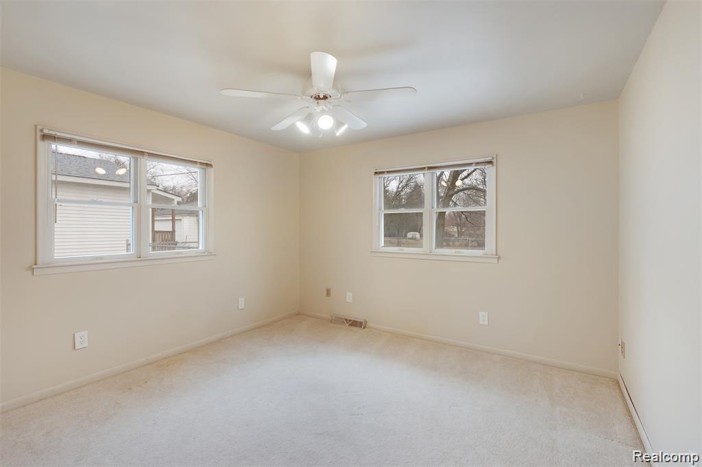 22104 Gill Road Farmington Hills, MI 48335 - Photo 20 of 39