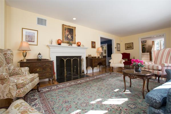 65 Lincoln Road Wellesley, MA 02481 - Photo 4 of 22
