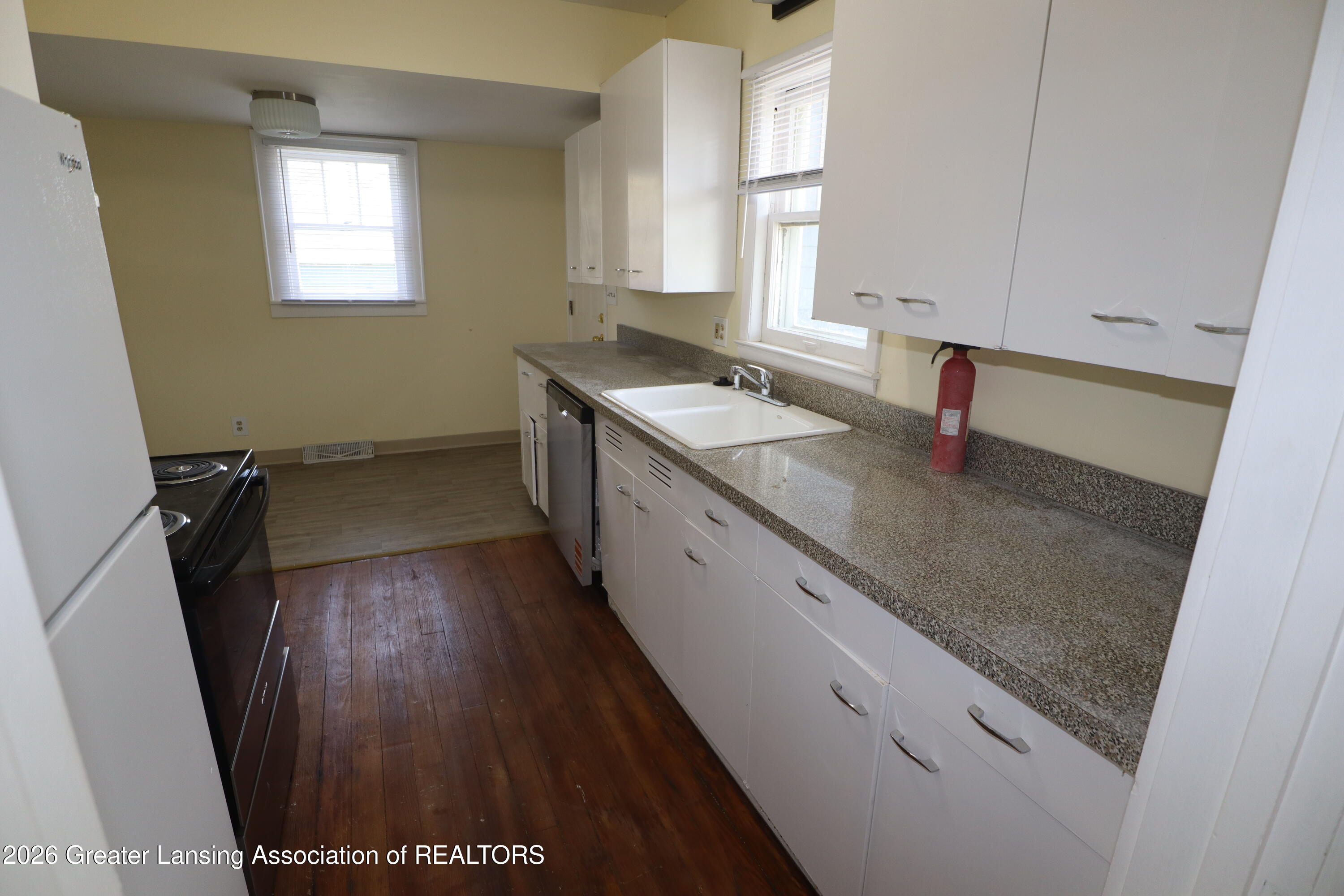2104 South Rundle Avenue Lansing, MI 48910 - Photo 9 of 28 IMG_3998