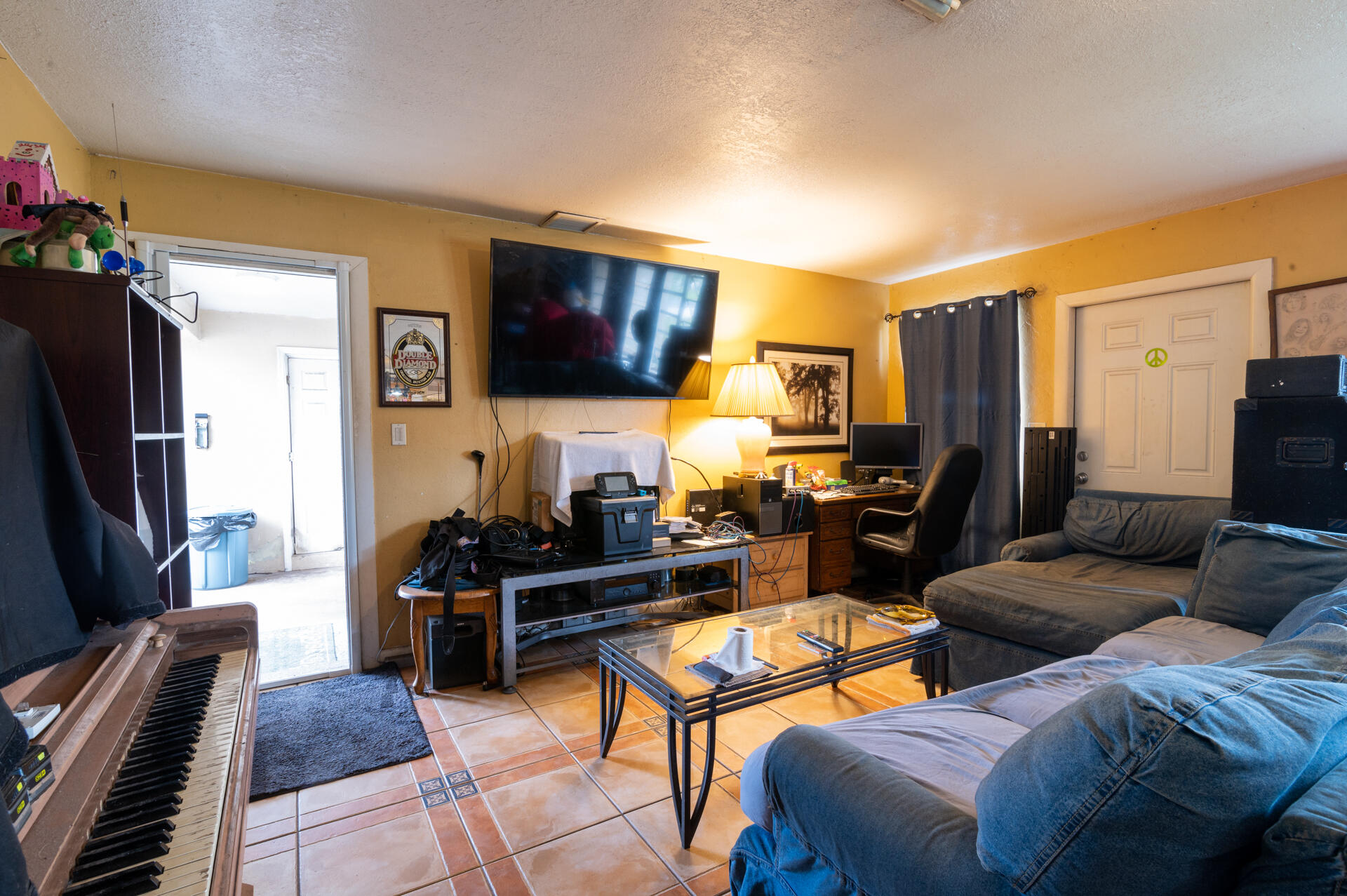 122 Ohio Road Lake Worth, FL 33467 - Photo 4 of 18 04 Livingroom 02