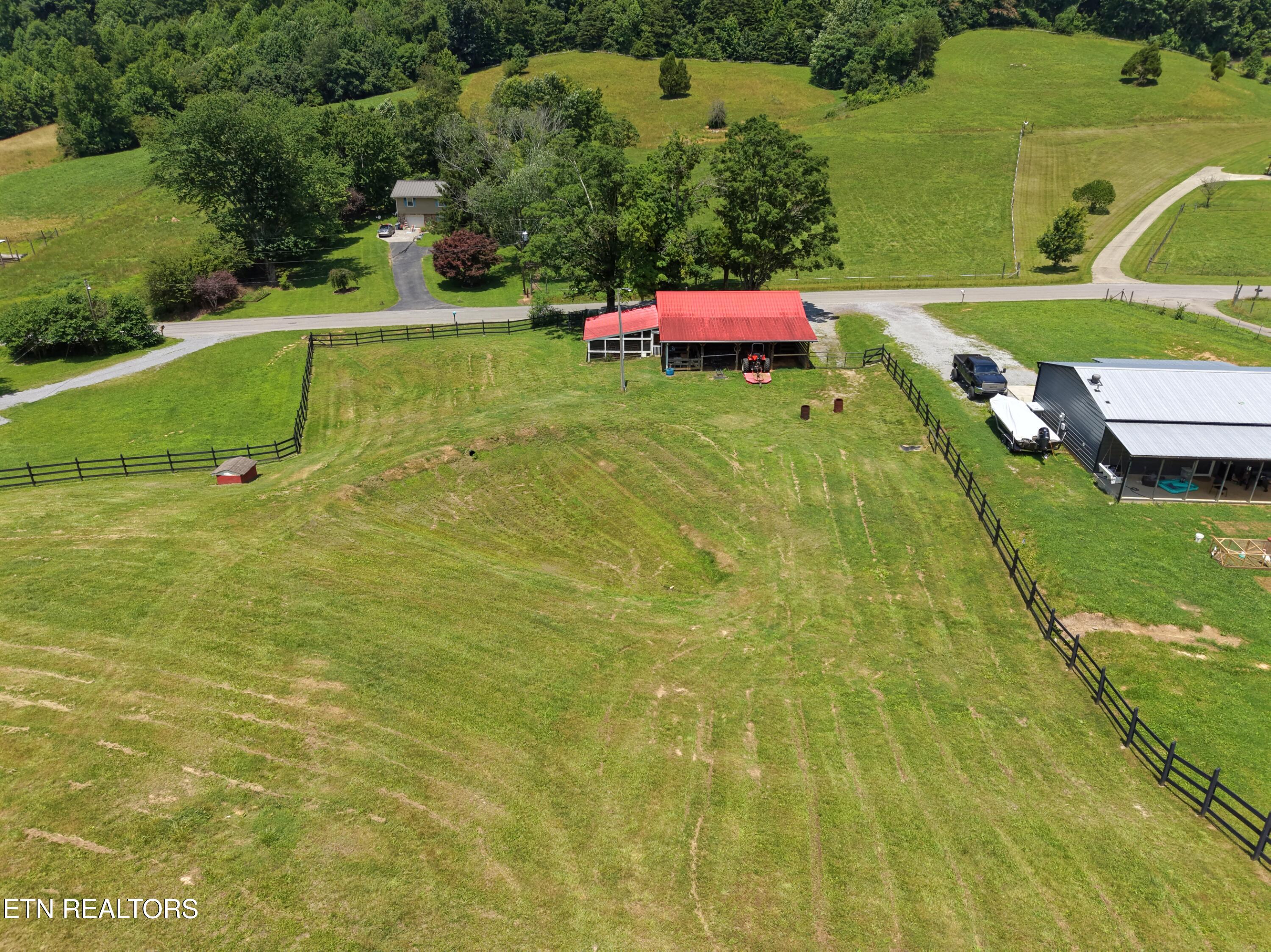 1319 Ideal Valley Road Spring City, TN 37381 - Photo 39 of 49 barn photos _1.31.1 2