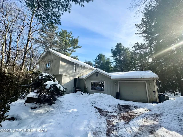 $399,000 | 59 Chestnut Road, Lake Harmony, PA 18624