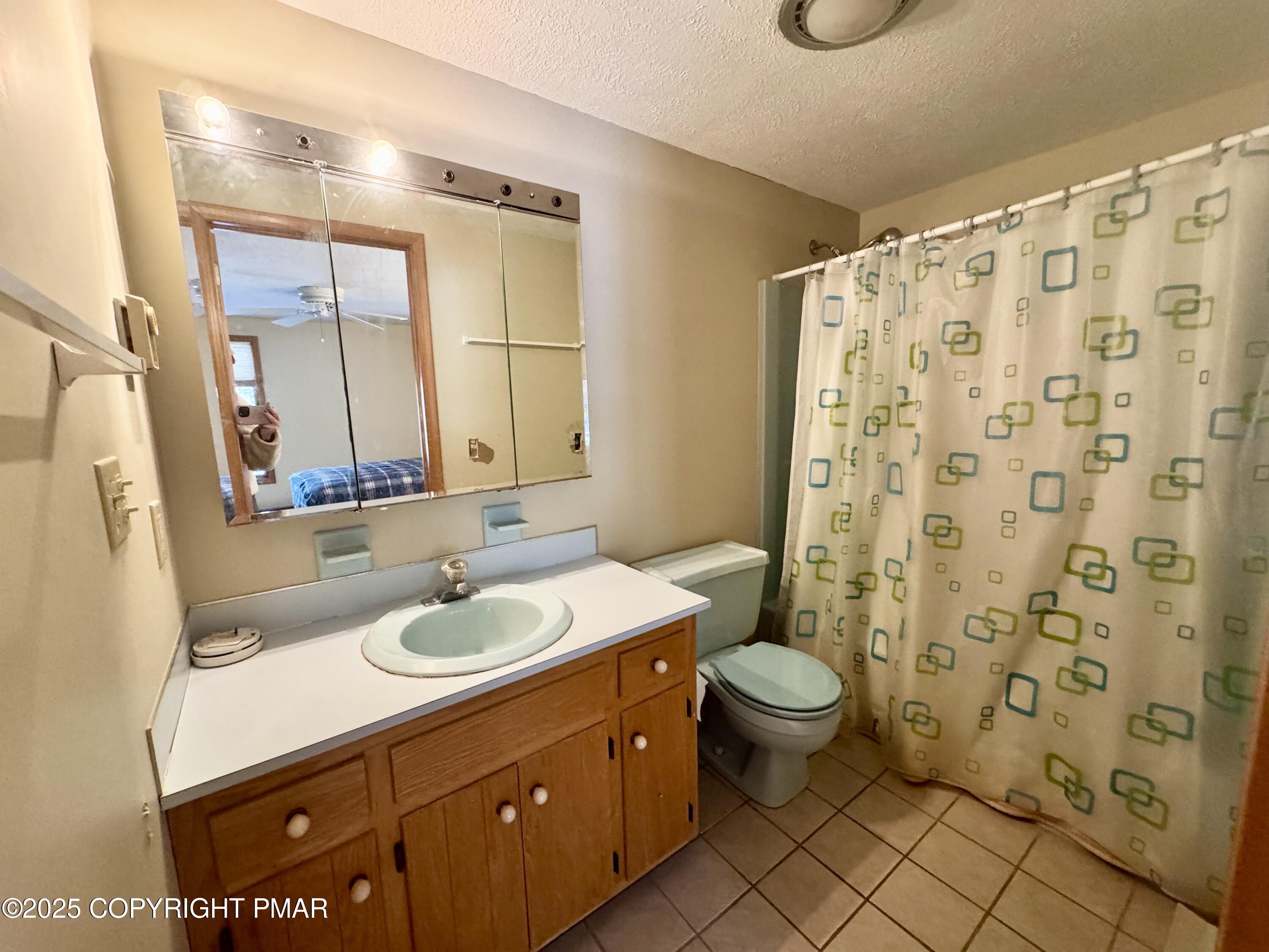 59 Chestnut Road Lake Harmony, PA 18624 - Photo 27 of 33 bath 2nd floor