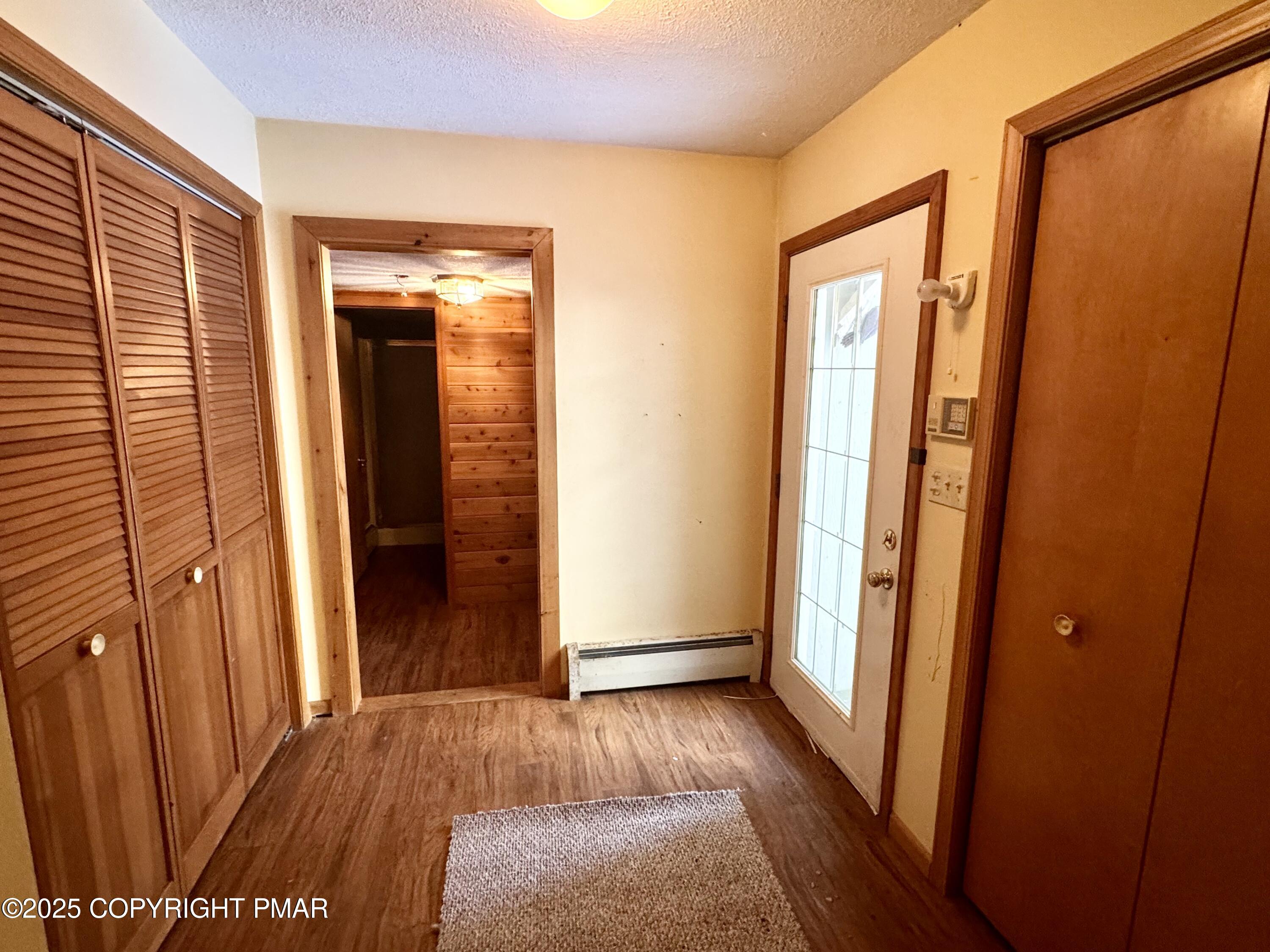 59 Chestnut Road Lake Harmony, PA 18624 - Photo 4 of 33 Foyer