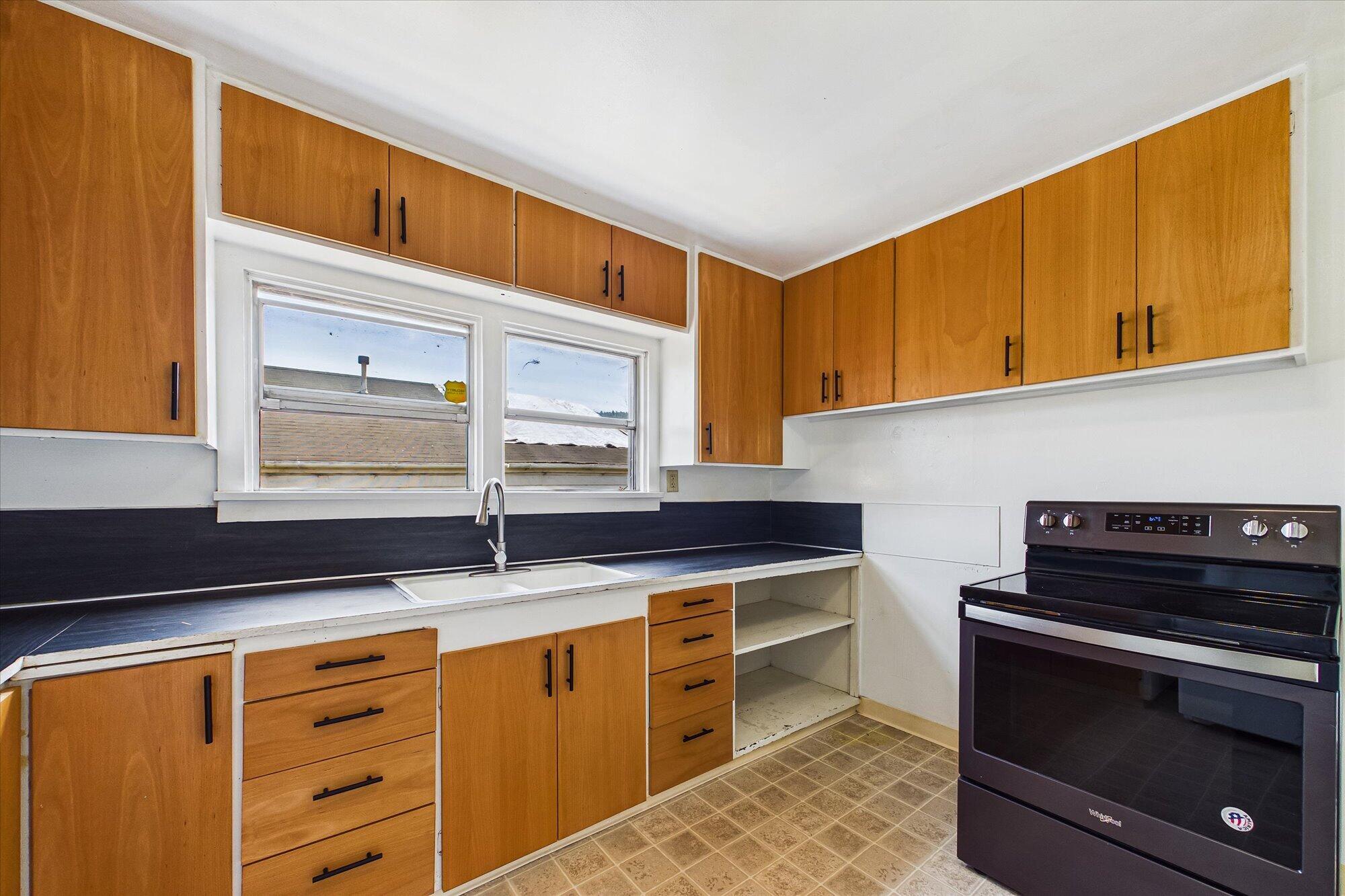 180 Cedar Street Rio Dell, CA 95562 - Photo 13 of 31