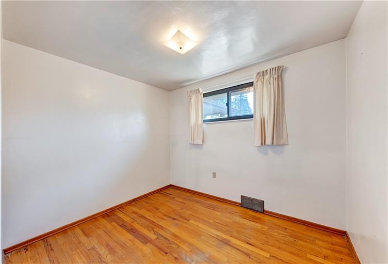 8 Summit Drive McKees Rocks, PA 15136 - Photo 4 of 23 Gallery Image 4