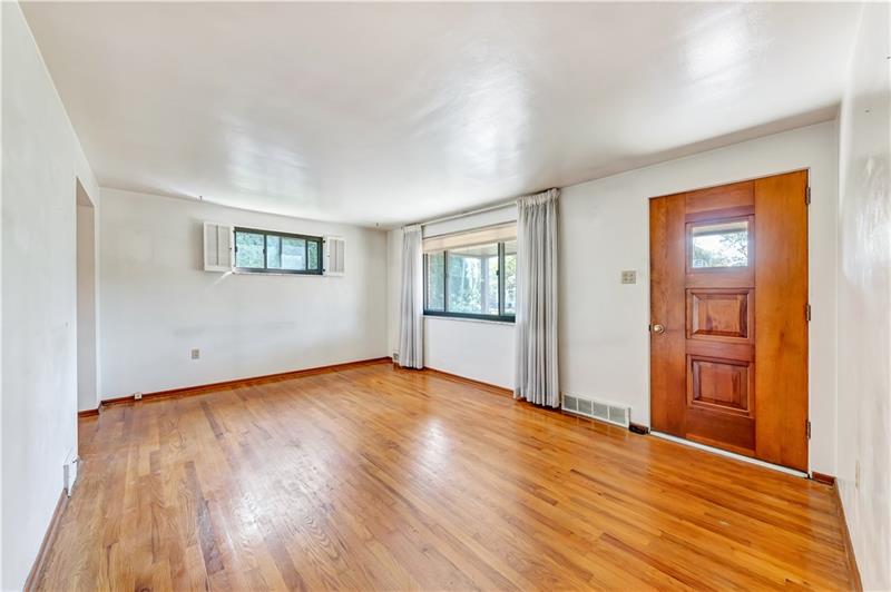 8 Summit Drive McKees Rocks, PA 15136 - Photo 5 of 23 Gallery Image 5