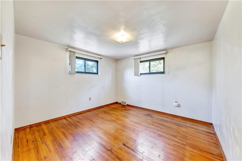 8 Summit Drive McKees Rocks, PA 15136 - Photo 6 of 23 Gallery Image 6