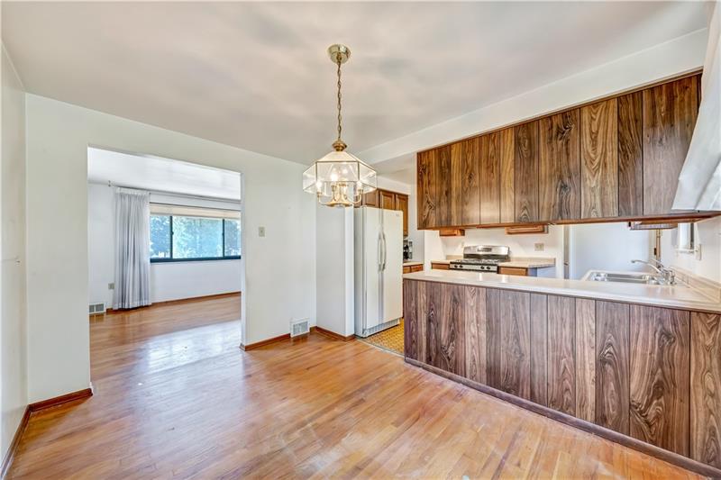 8 Summit Drive McKees Rocks, PA 15136 - Photo 8 of 23 Gallery Image 8