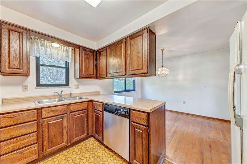 8 Summit Drive McKees Rocks, PA 15136 - Photo 9 of 23 Gallery Image 9