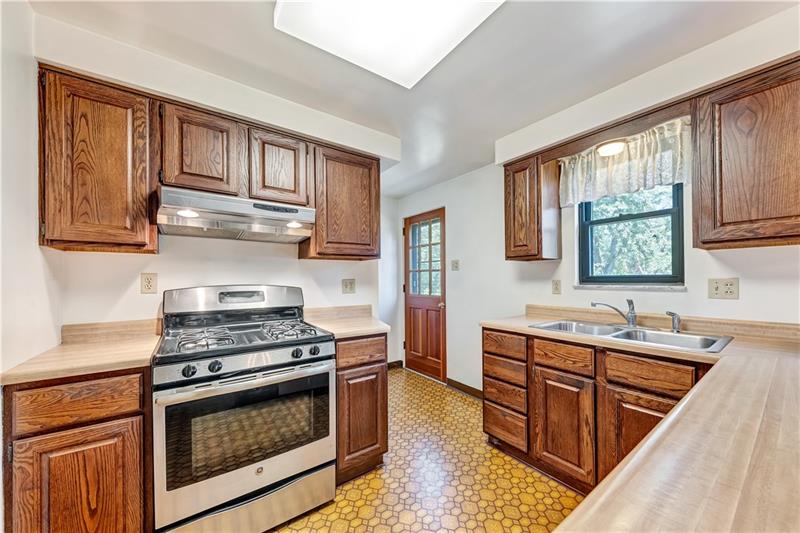 8 Summit Drive McKees Rocks, PA 15136 - Photo 10 of 23 Gallery Image 10