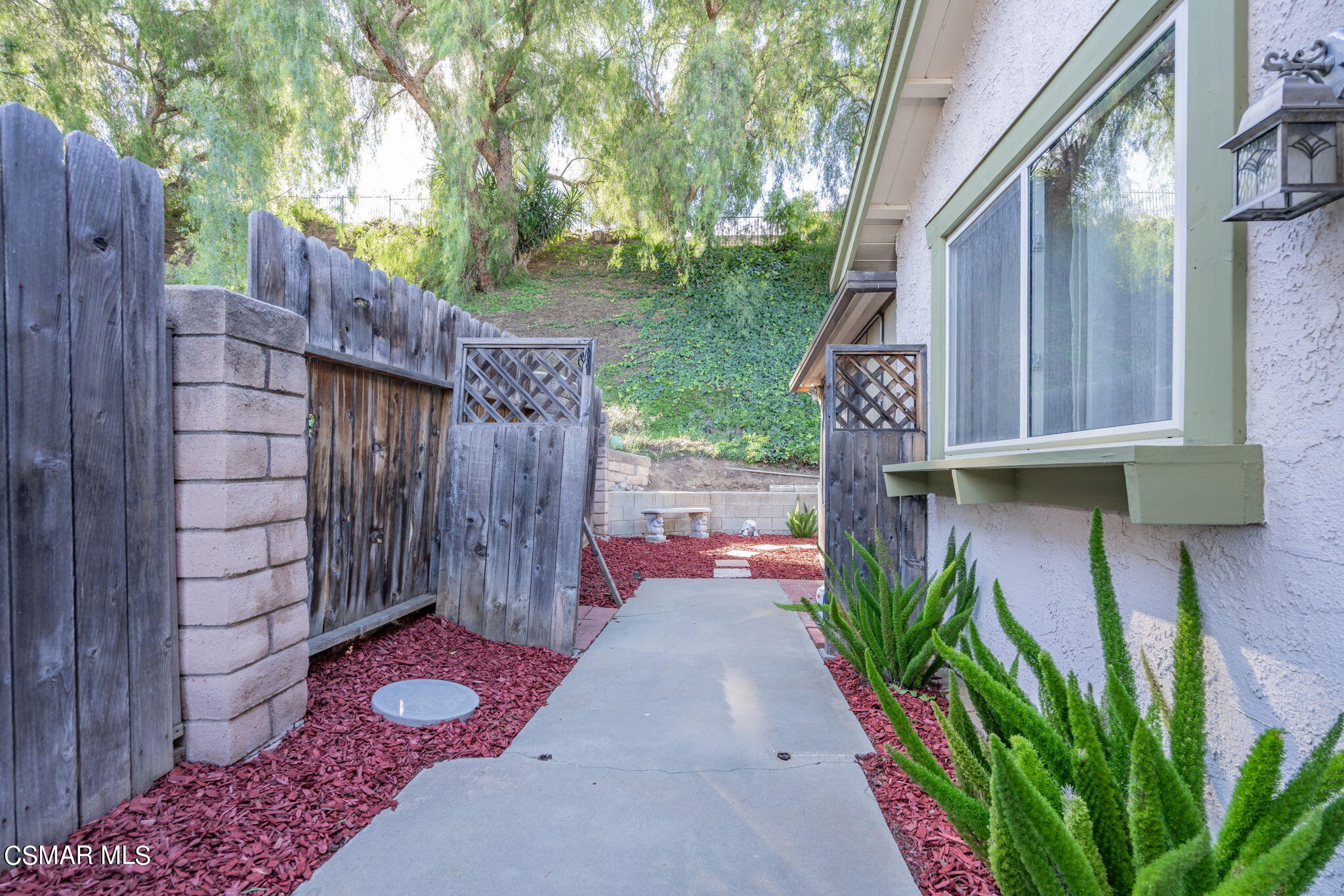 2044 Covington Avenue Simi Valley, CA 93065 - Photo 33 of 42 a backyard of a house with lots of green space