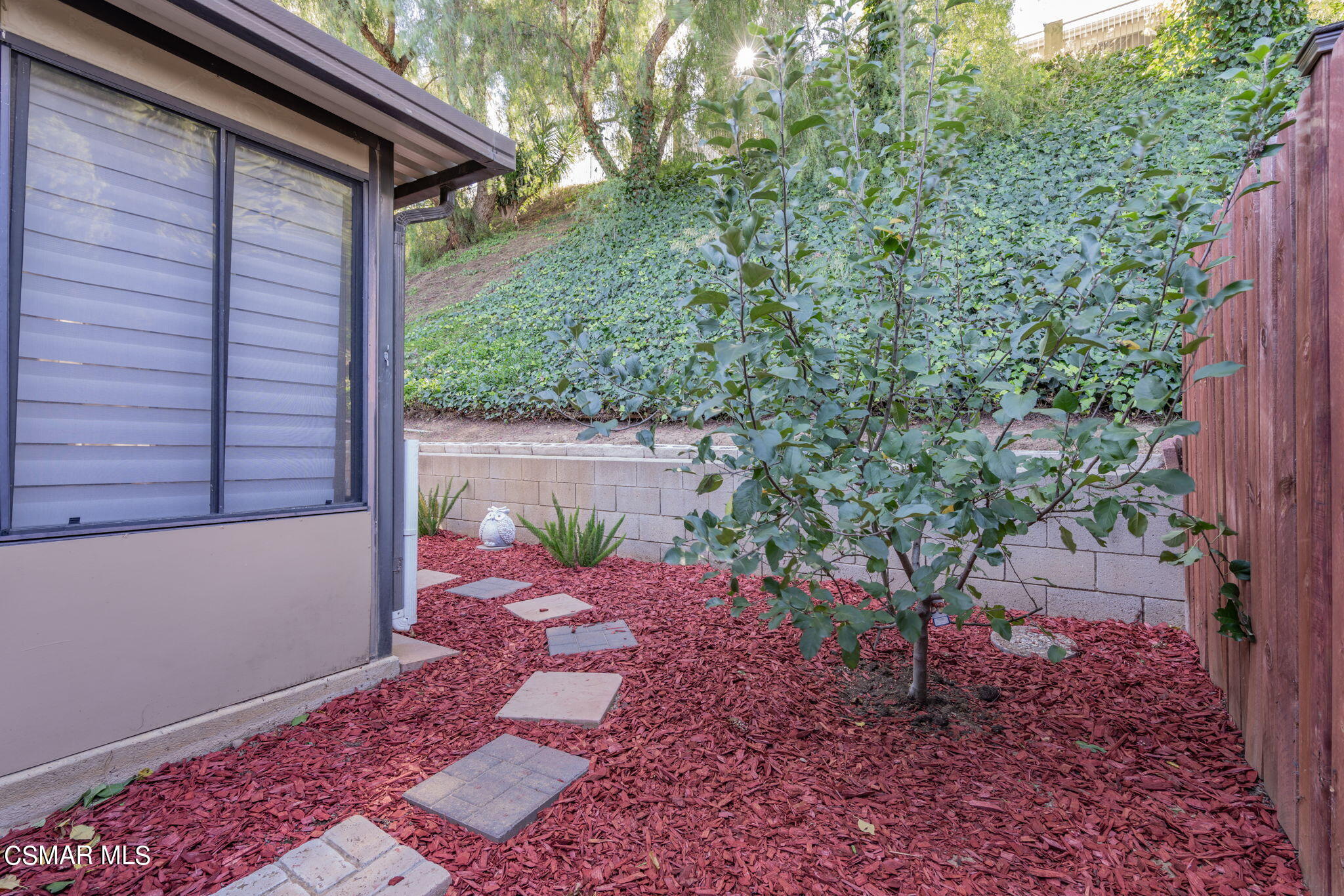 2044 Covington Avenue Simi Valley, CA 93065 - Photo 35 of 42 a backyard of a house with lots of green space