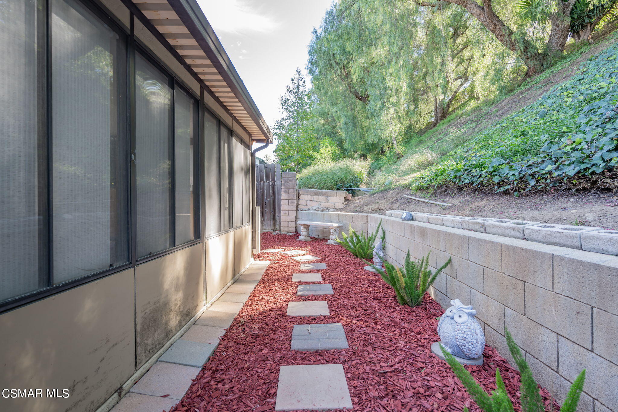 2044 Covington Avenue Simi Valley, CA 93065 - Photo 36 of 42 a view of a pathway with house