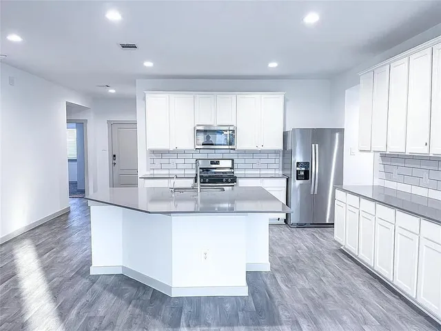 $2,300 | 7822 Golden Rubia Lane, Rosharon, TX 77583