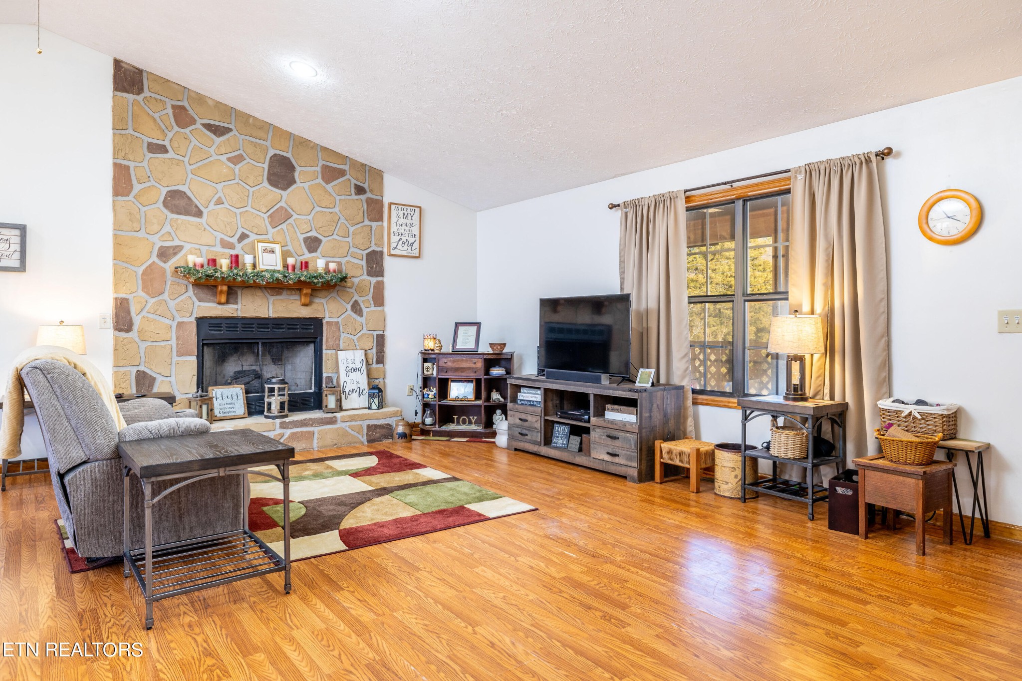 929 Robinson Gap Road Sevierville, TN 37876 - Photo 9 of 28 a living room with furniture fireplace and flat screen tv