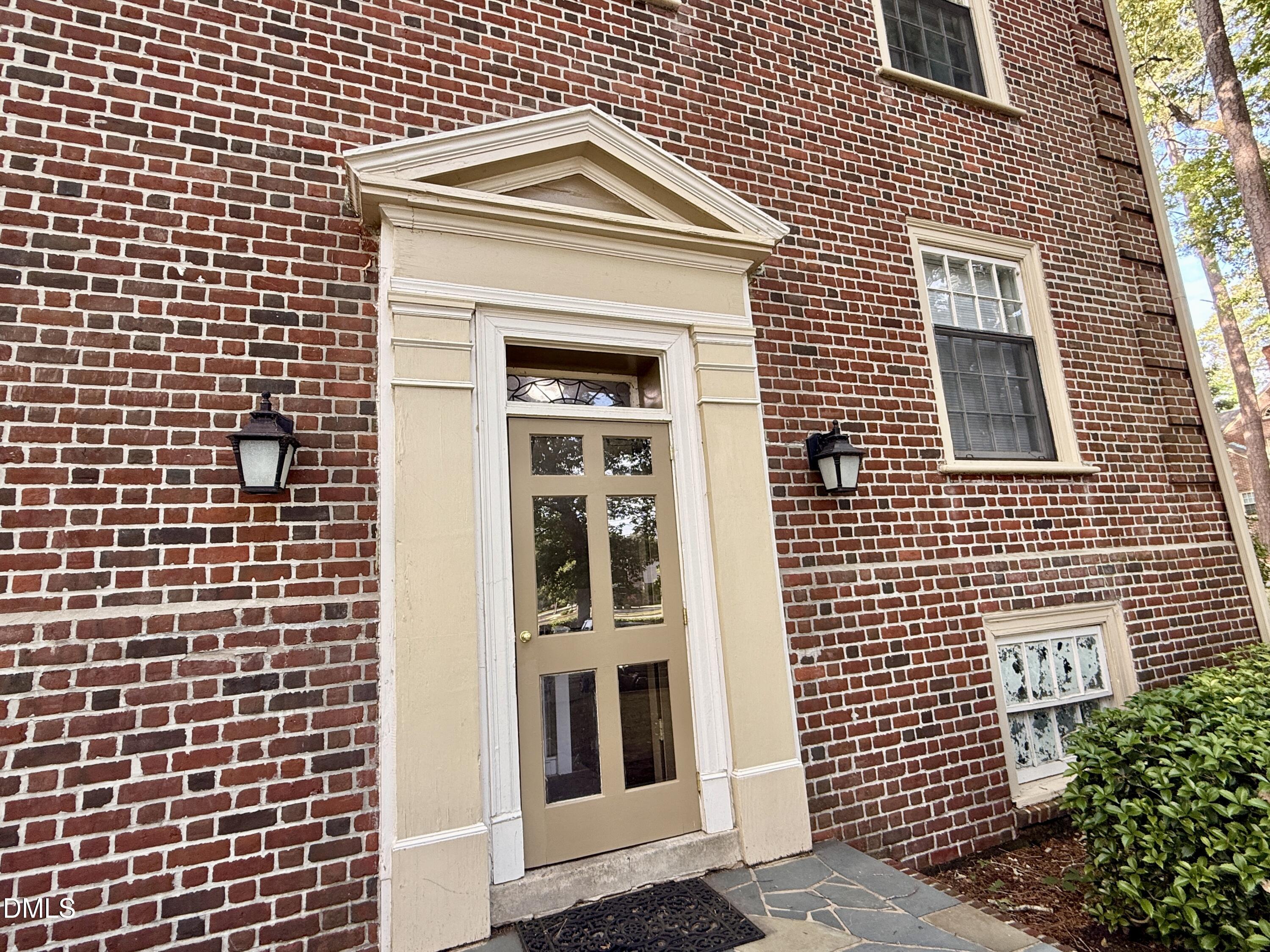 915 Raleigh Rd Parkway West Wilson, NC 27896 - Photo 4 of 32 Wilson, NC Apartment Building-12