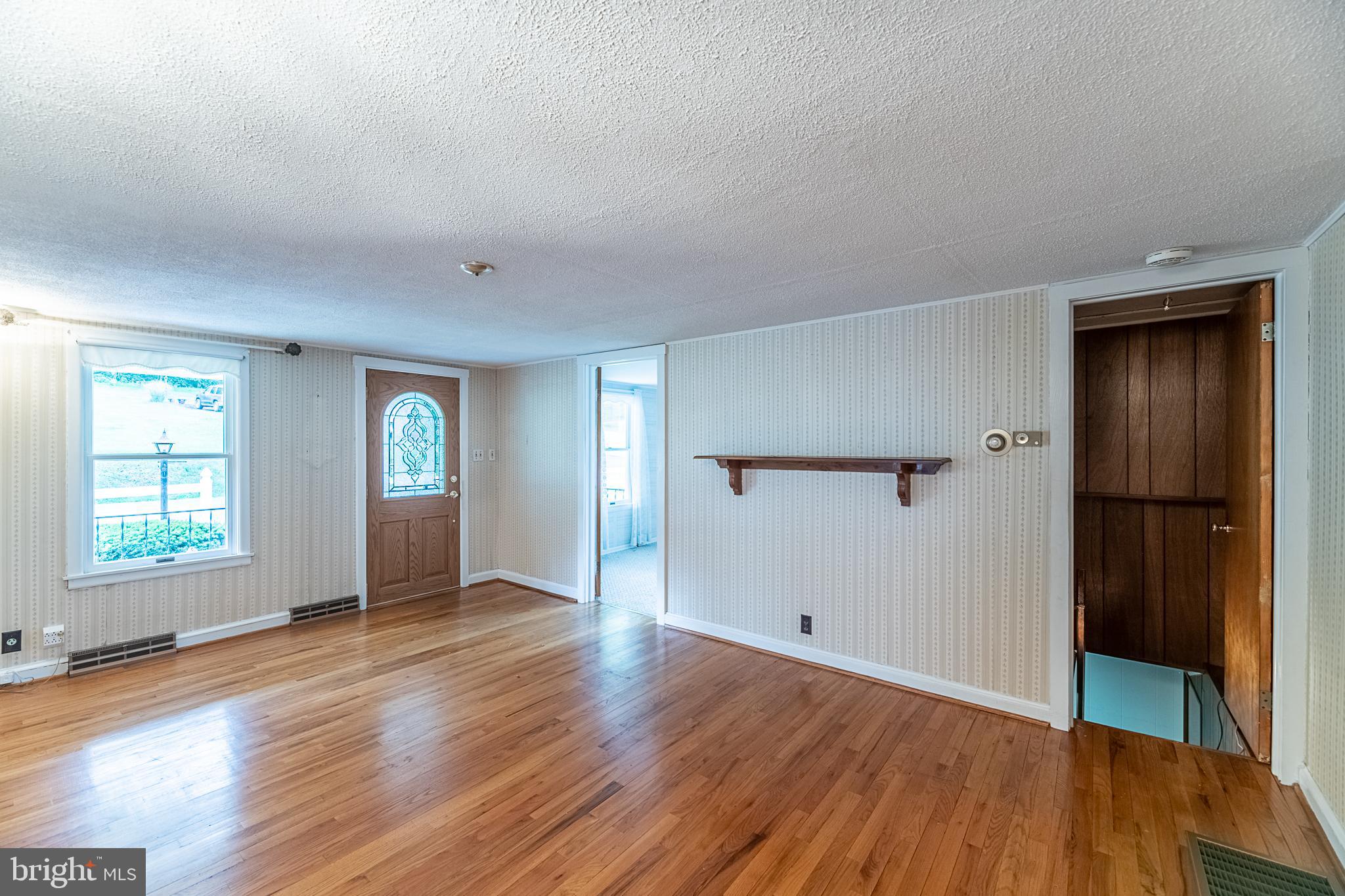 13125 Loyalty Road Leesburg, VA 20176 - Photo 11 of 58 Foyer/Living Room
