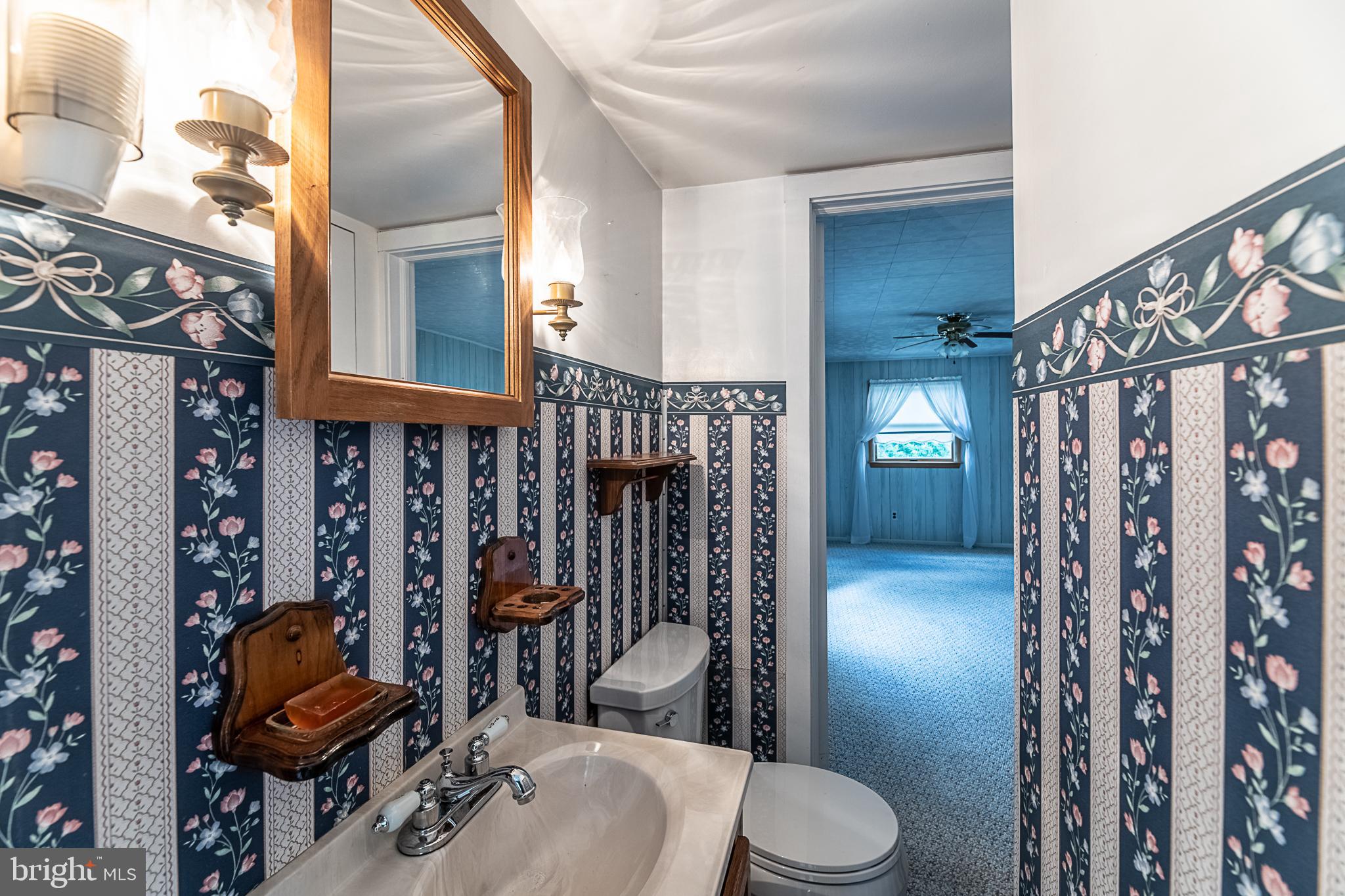 13125 Loyalty Road Leesburg, VA 20176 - Photo 20 of 58 Powder Rooom