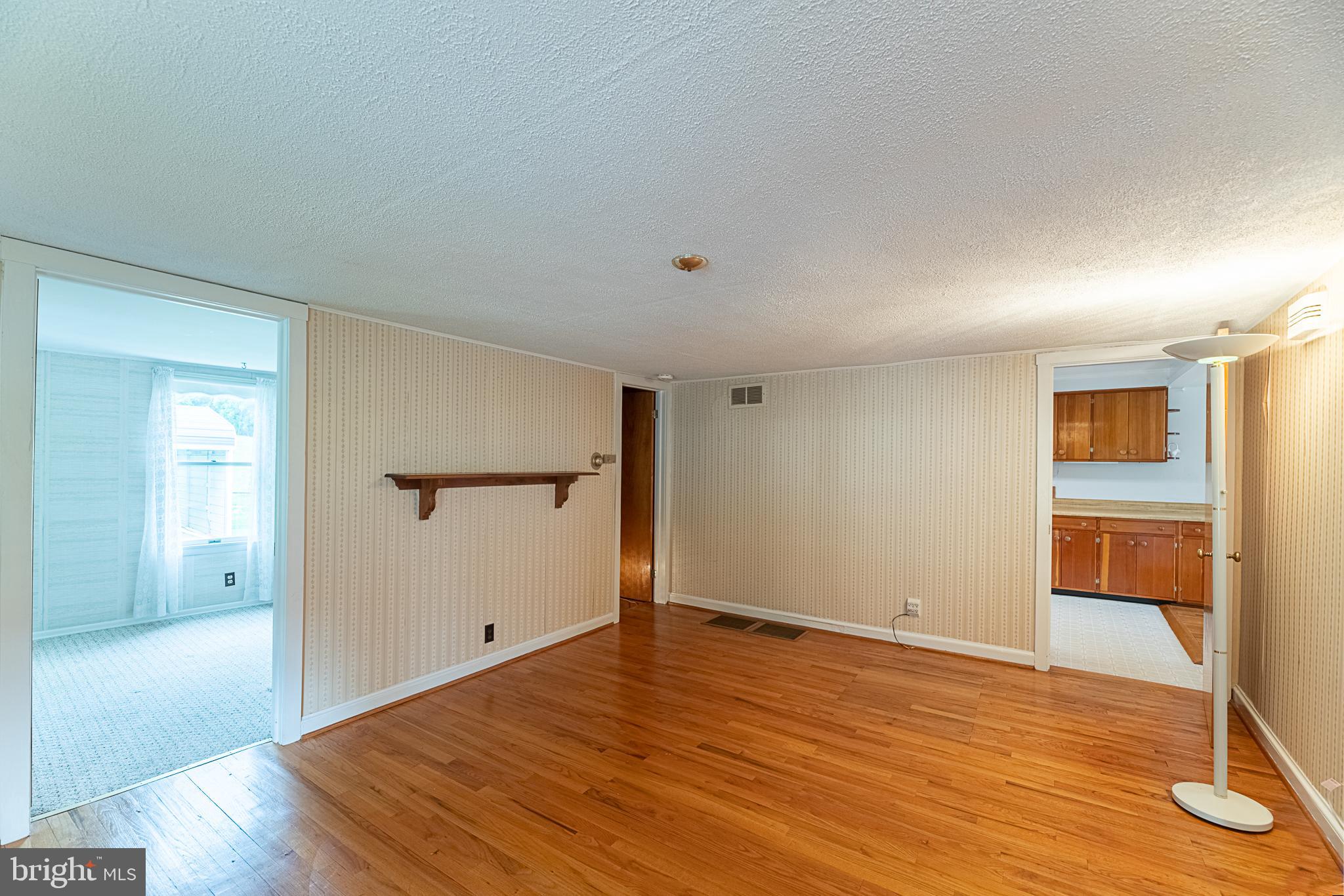 13125 Loyalty Road Leesburg, VA 20176 - Photo 9 of 58 Living Room