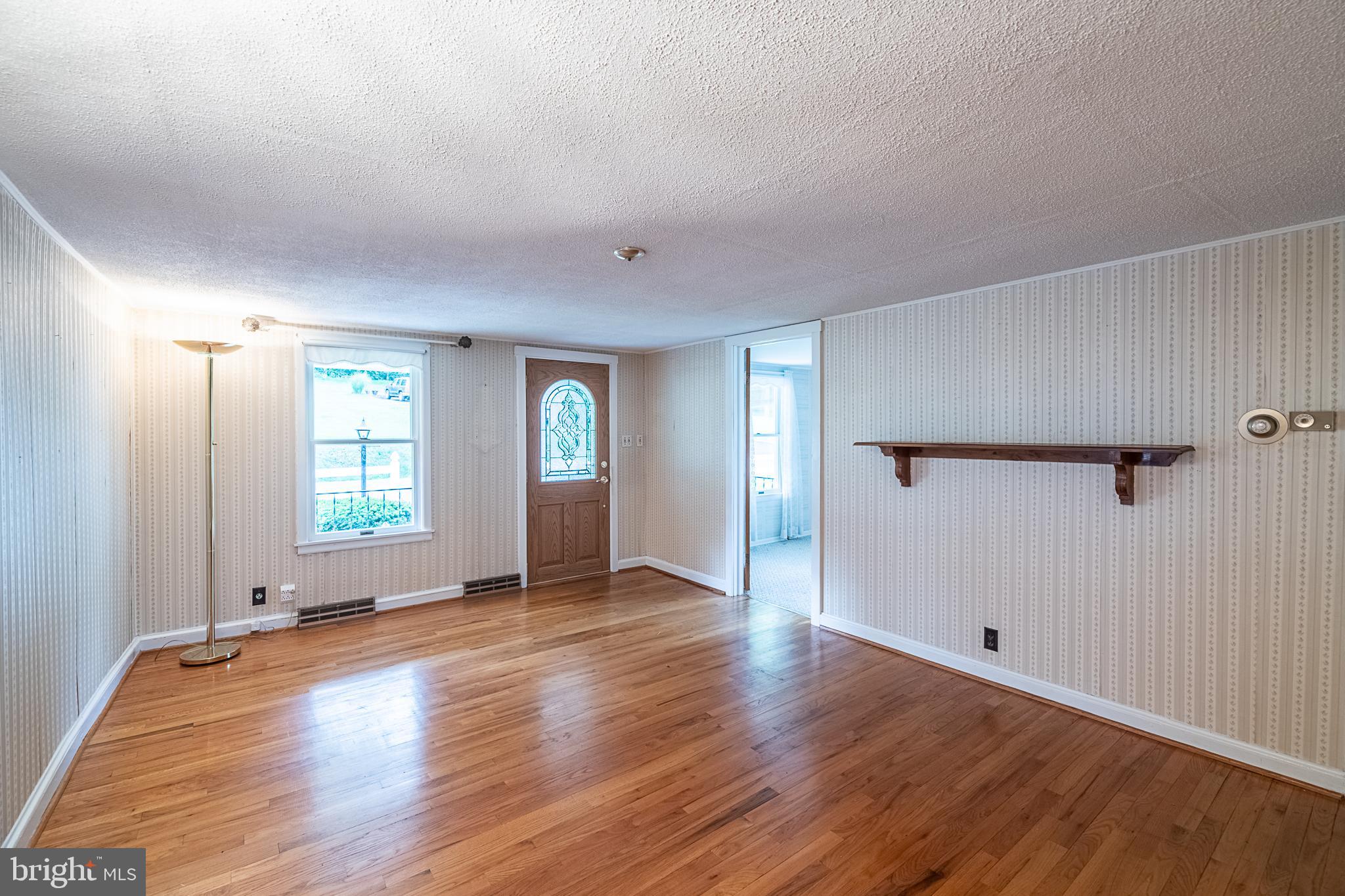 13125 Loyalty Road Leesburg, VA 20176 - Photo 10 of 58 Living Room