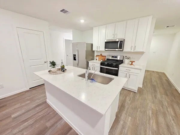 $2,100 | 40821 Hawthorne Glades Street, Magnolia, TX 77354