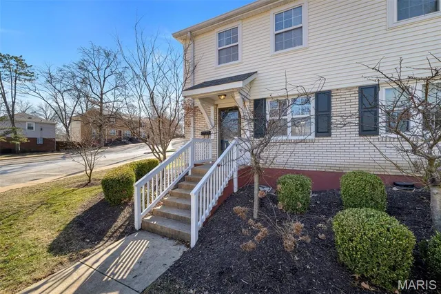 $175,000 | 1507 Swallow Drive, Brentwood, MO 63144