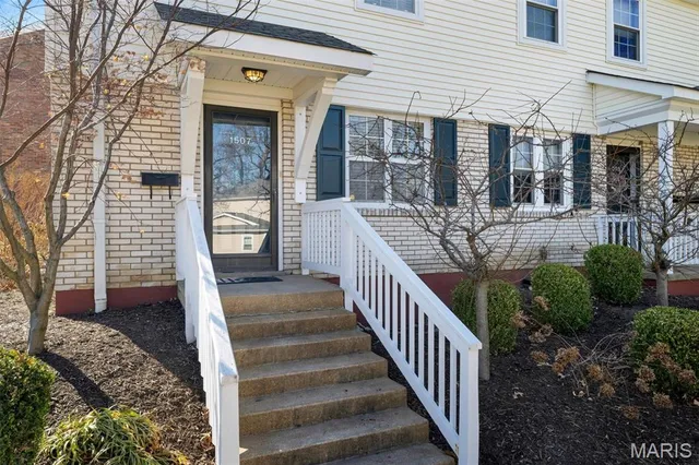 $175,000 | 1507 Swallow Drive, Brentwood, MO 63144