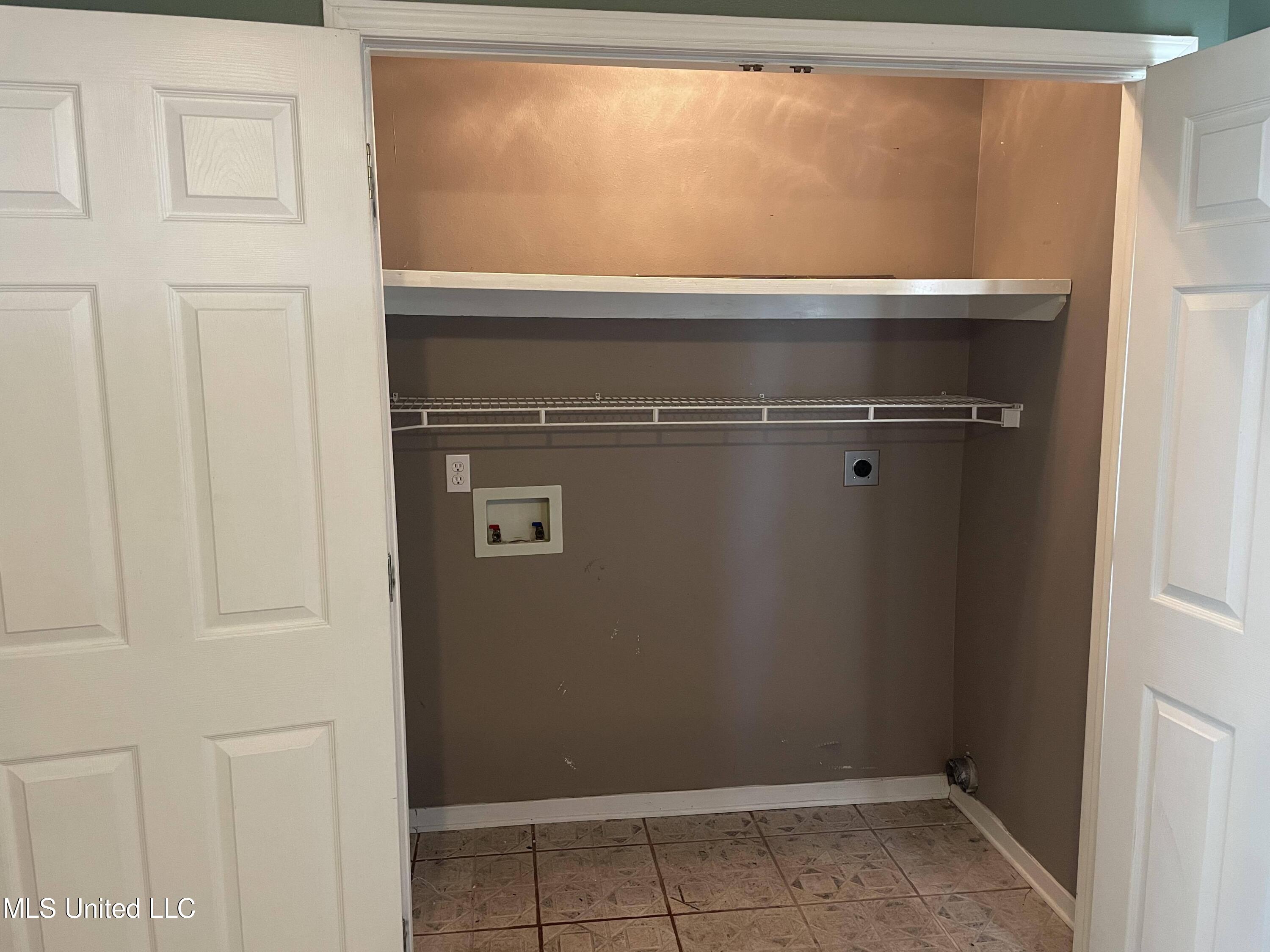 11315 Dye Road Gulfport, MS 39503 - Photo 13 of 28 Vacant Unit laundry room closet