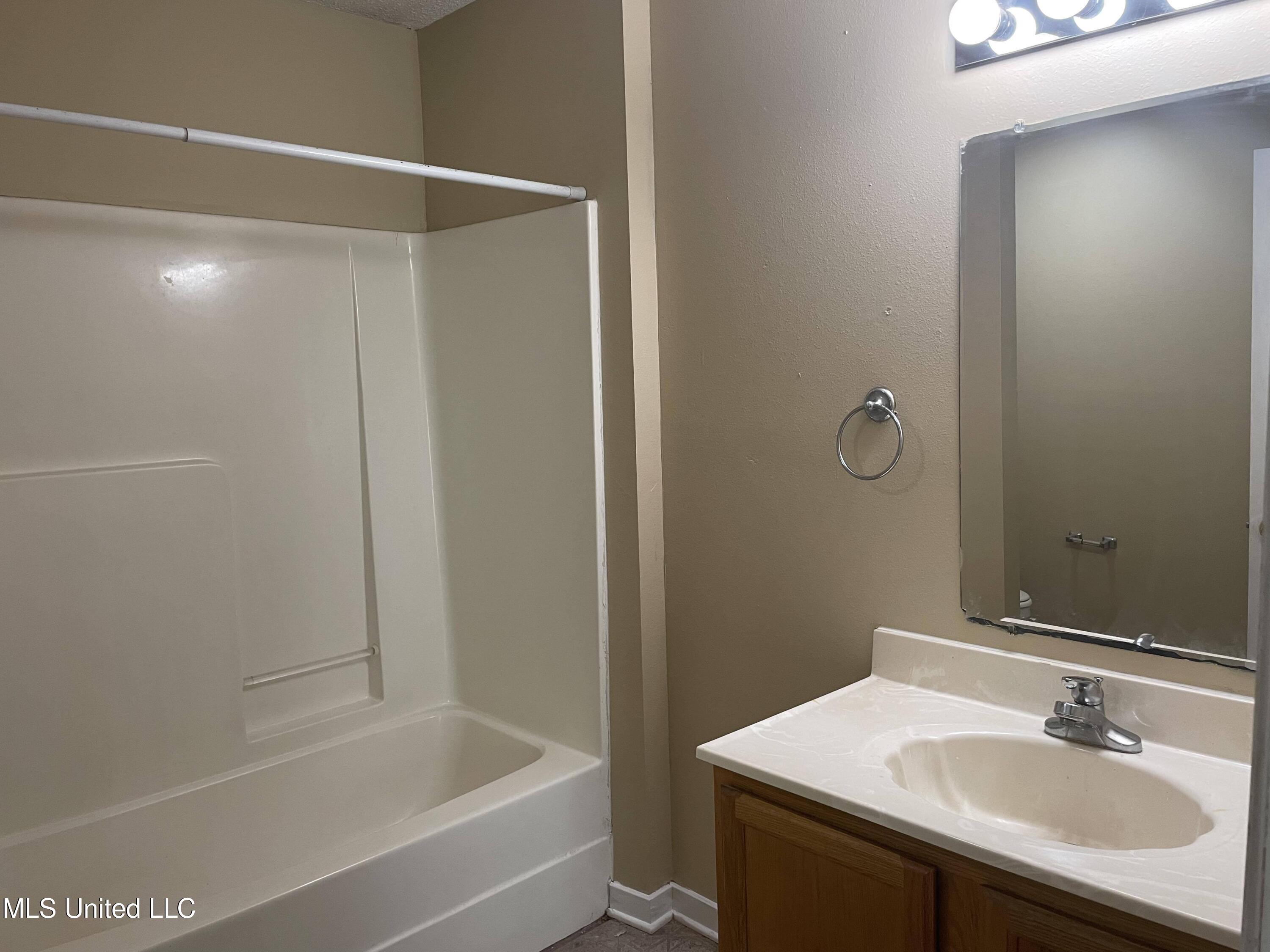 11315 Dye Road Gulfport, MS 39503 - Photo 14 of 28 Vacant Unit bathroom