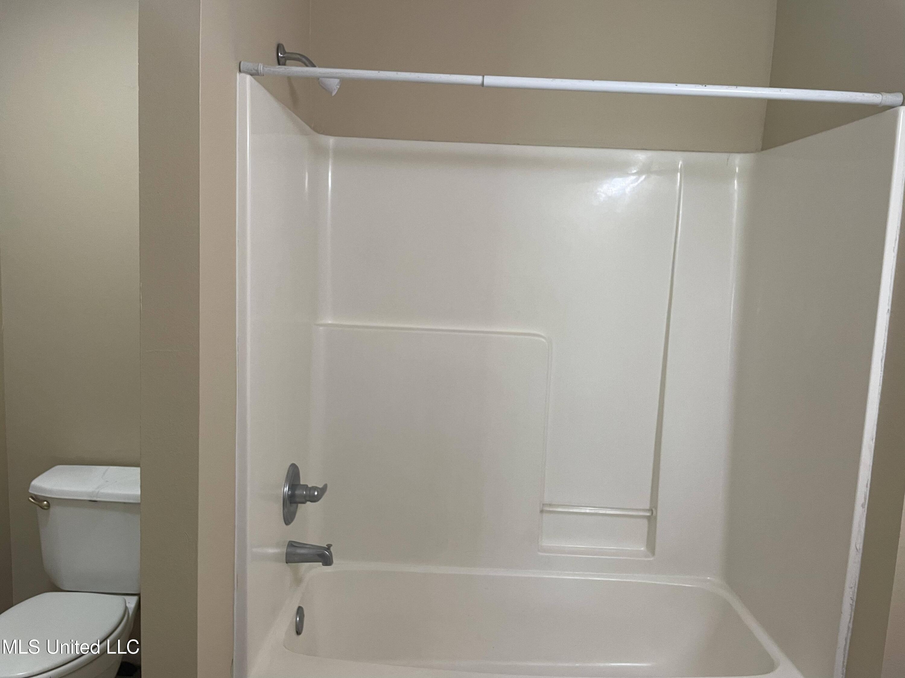 11315 Dye Road Gulfport, MS 39503 - Photo 15 of 28 Vacant Unit bathroom