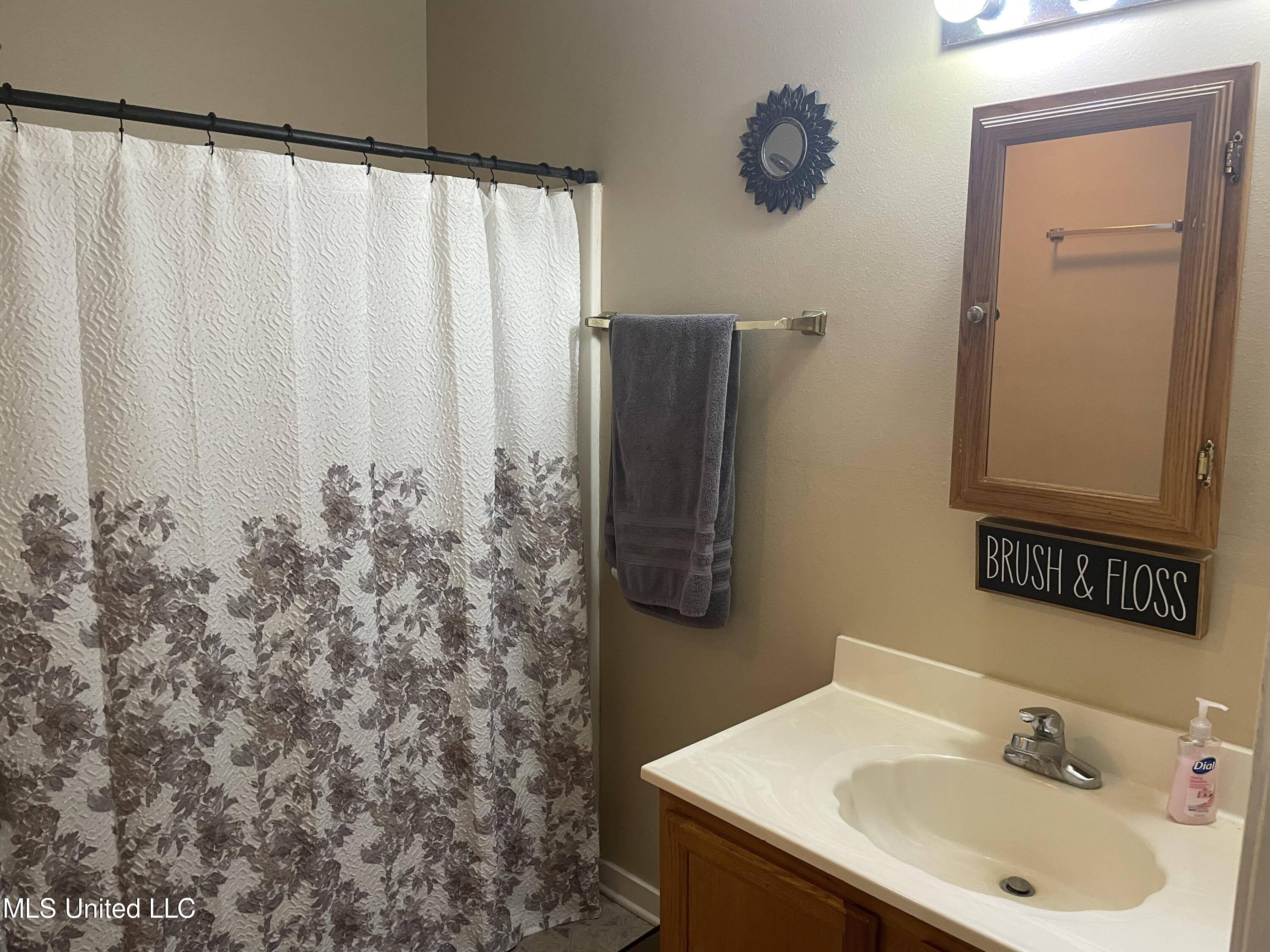 11315 Dye Road Gulfport, MS 39503 - Photo 26 of 28 Occupied Unit bathroom