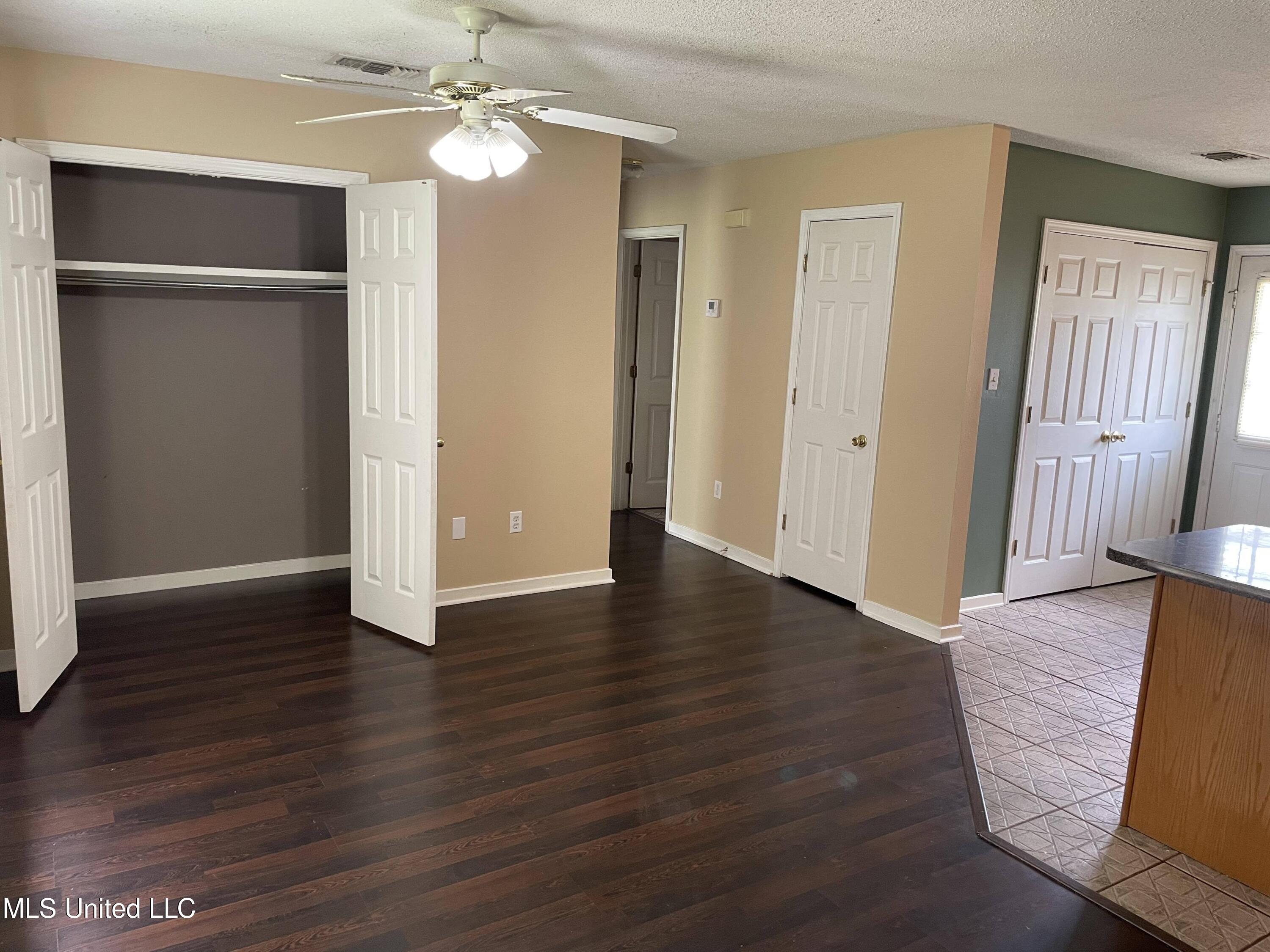 11315 Dye Road Gulfport, MS 39503 - Photo 9 of 28 Vacant Unit living room
