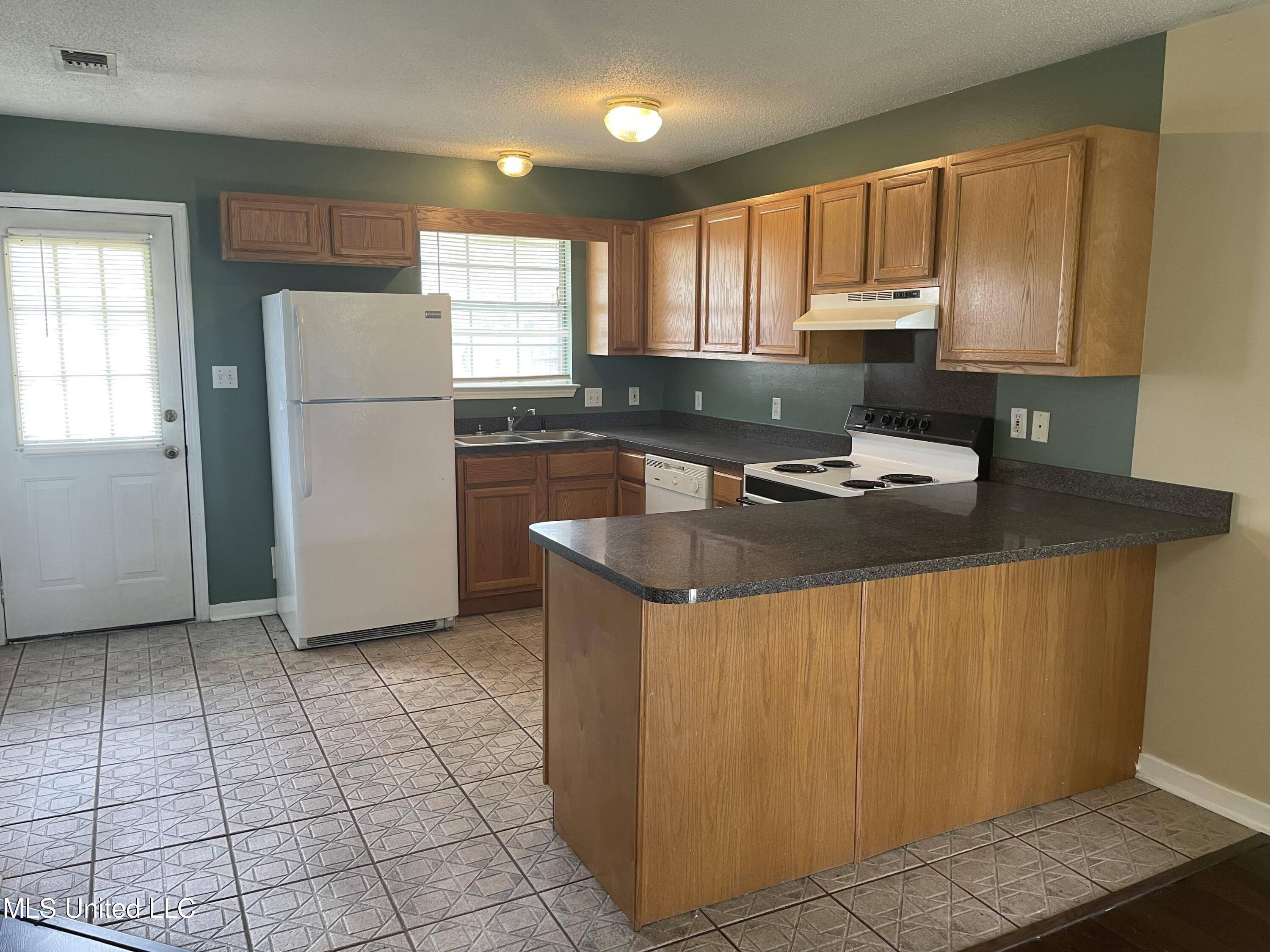 11315 Dye Road Gulfport, MS 39503 - Photo 10 of 28 Vacant Unit kitchen