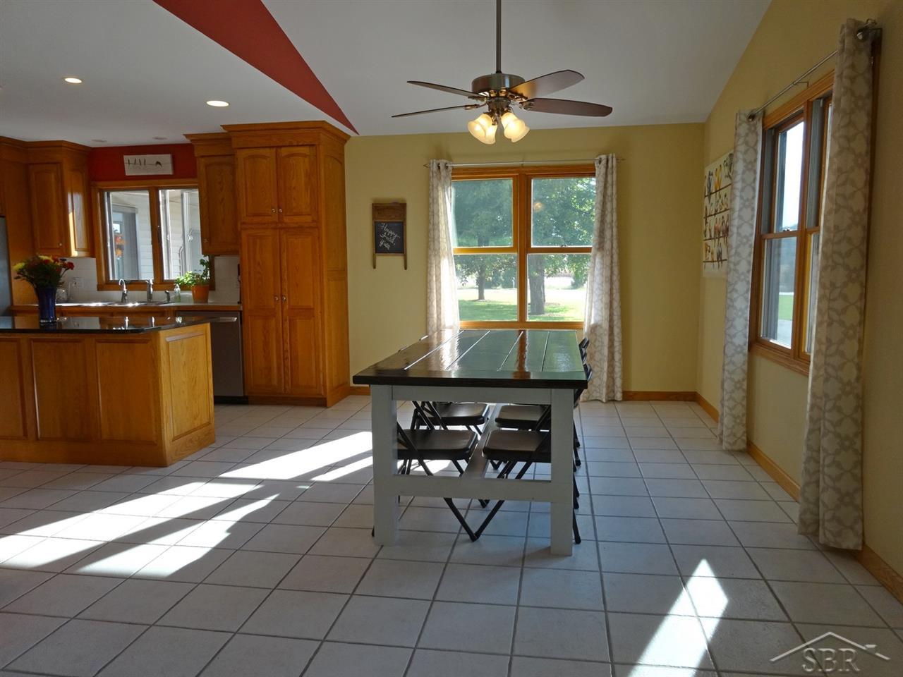 9830 North River Road Freeland, MI 48623 - Photo 8 of 43 31304770-7.JPG