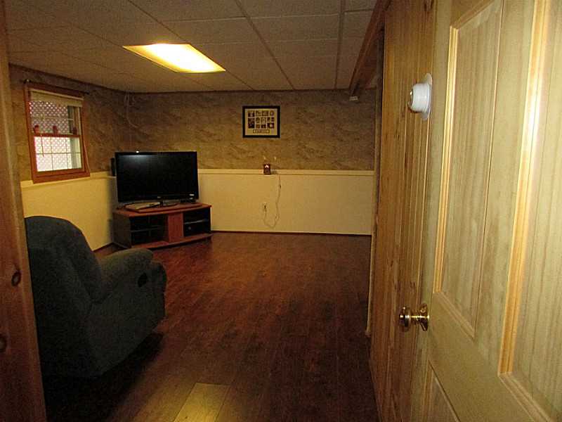27 Beaver Road Barrington, RI 02806 - Photo 15 of 21 Studio/Study/Office.
