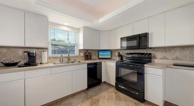 $3,900 | 6717 Roxbury Drive, Sarasota, FL 34231