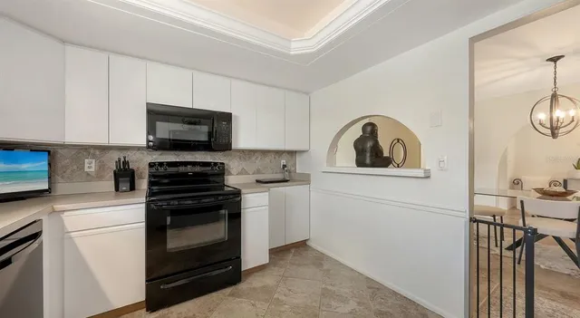 $3,900 | 6717 Roxbury Drive, Sarasota, FL 34231