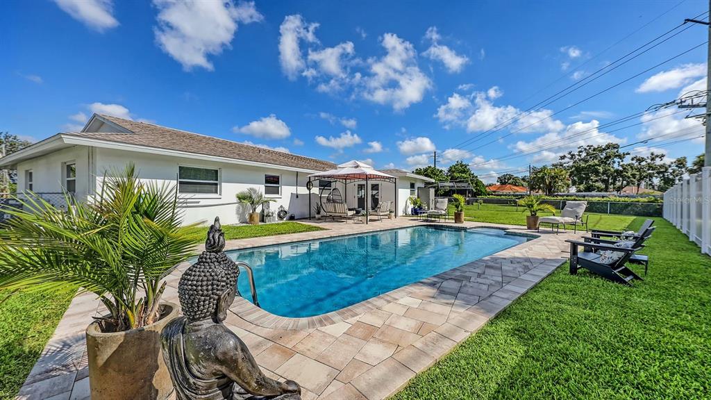 6717 Roxbury Drive Sarasota, FL 34231 - Photo 35 of 43