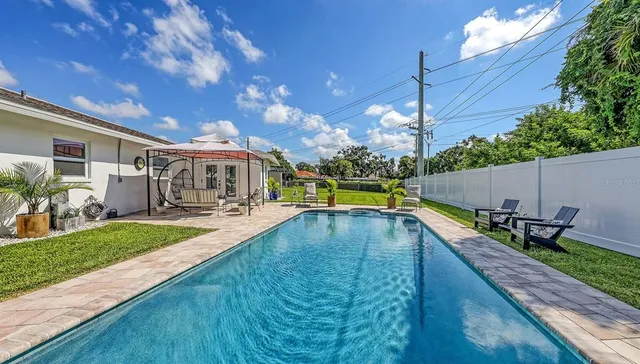 $3,900 | 6717 Roxbury Drive, Sarasota, FL 34231