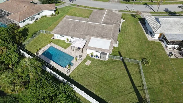 $3,900 | 6717 Roxbury Drive, Sarasota, FL 34231