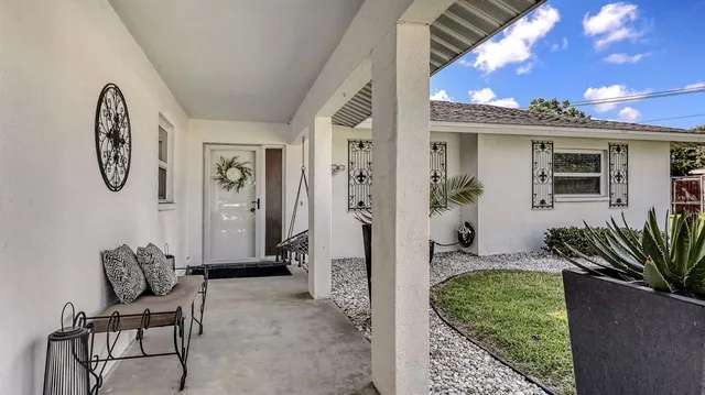 $3,900 | 6717 Roxbury Drive, Sarasota, FL 34231