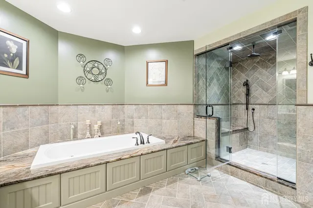 $3,250,000 | 6 Lamb Lane, Manalapan, NJ 07726