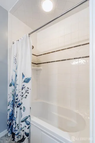 $3,250,000 | 6 Lamb Lane, Manalapan, NJ 07726