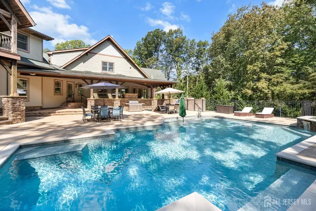 $3,250,000 | 6 Lamb Lane, Manalapan, NJ 07726