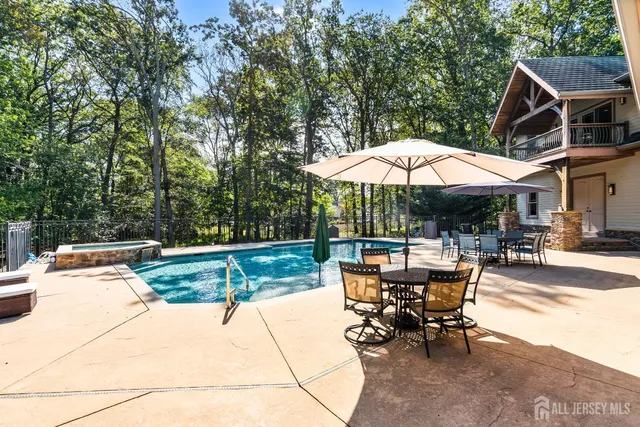 $3,250,000 | 6 Lamb Lane, Manalapan, NJ 07726